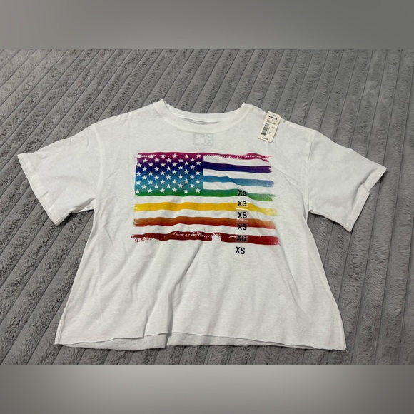🌈 NWT Modern Lux Pride Flag Graphic Tee – Size XS - Picture 1 of 5